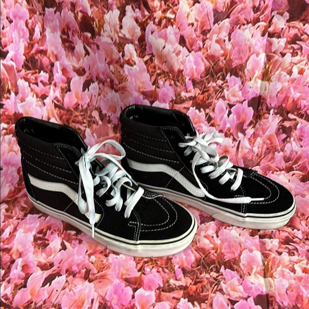 Vans Black & White Sk8-Hi High-Top Sneakers – Women’s 7.5 / Men’s 6